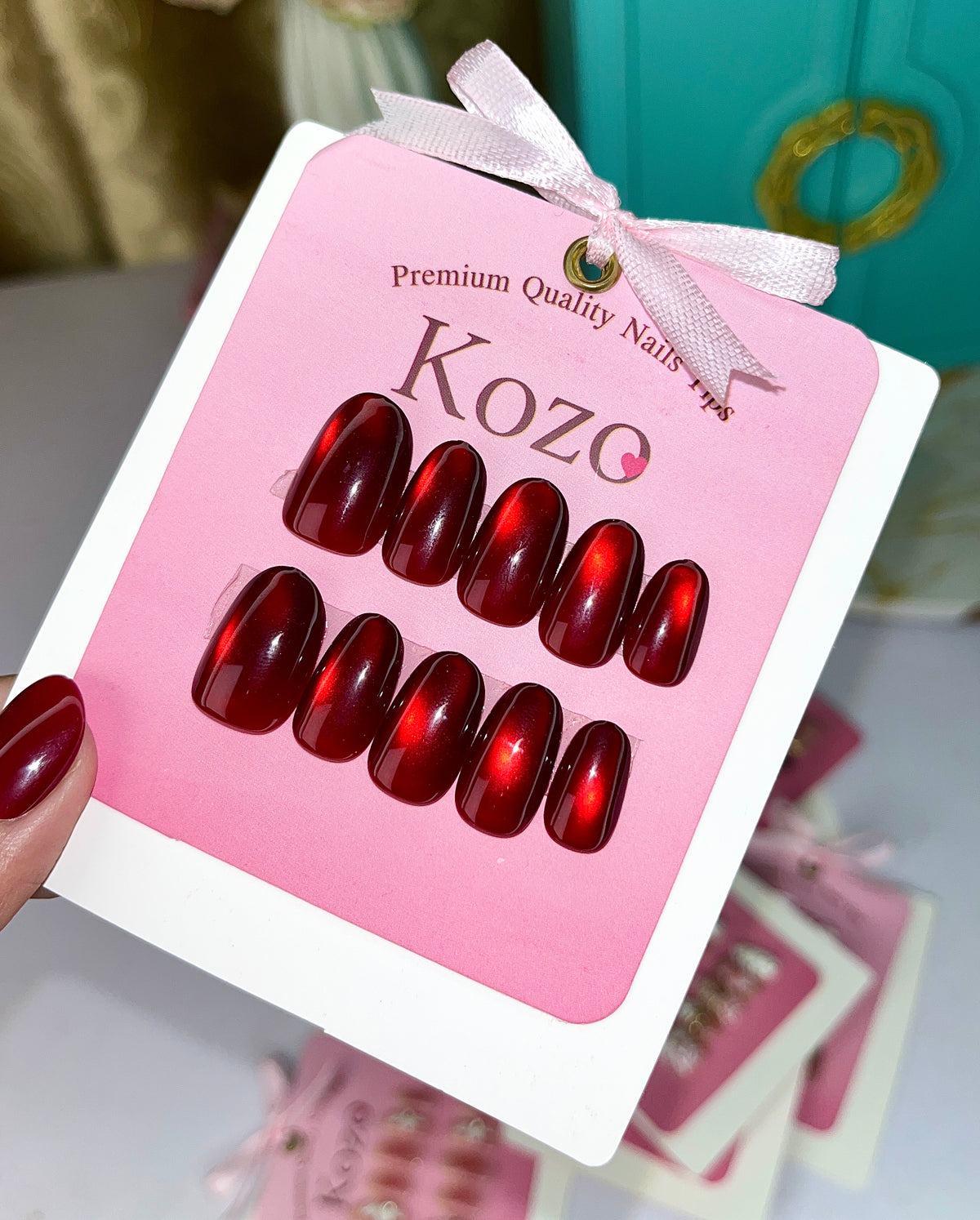 Oval shaped Mahron cat eye nails