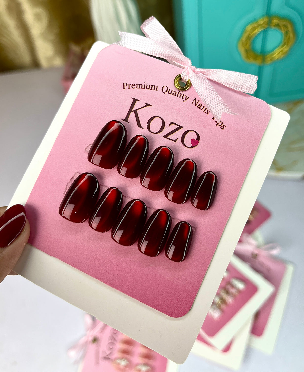 Oval shaped Mahron cat eye nails
