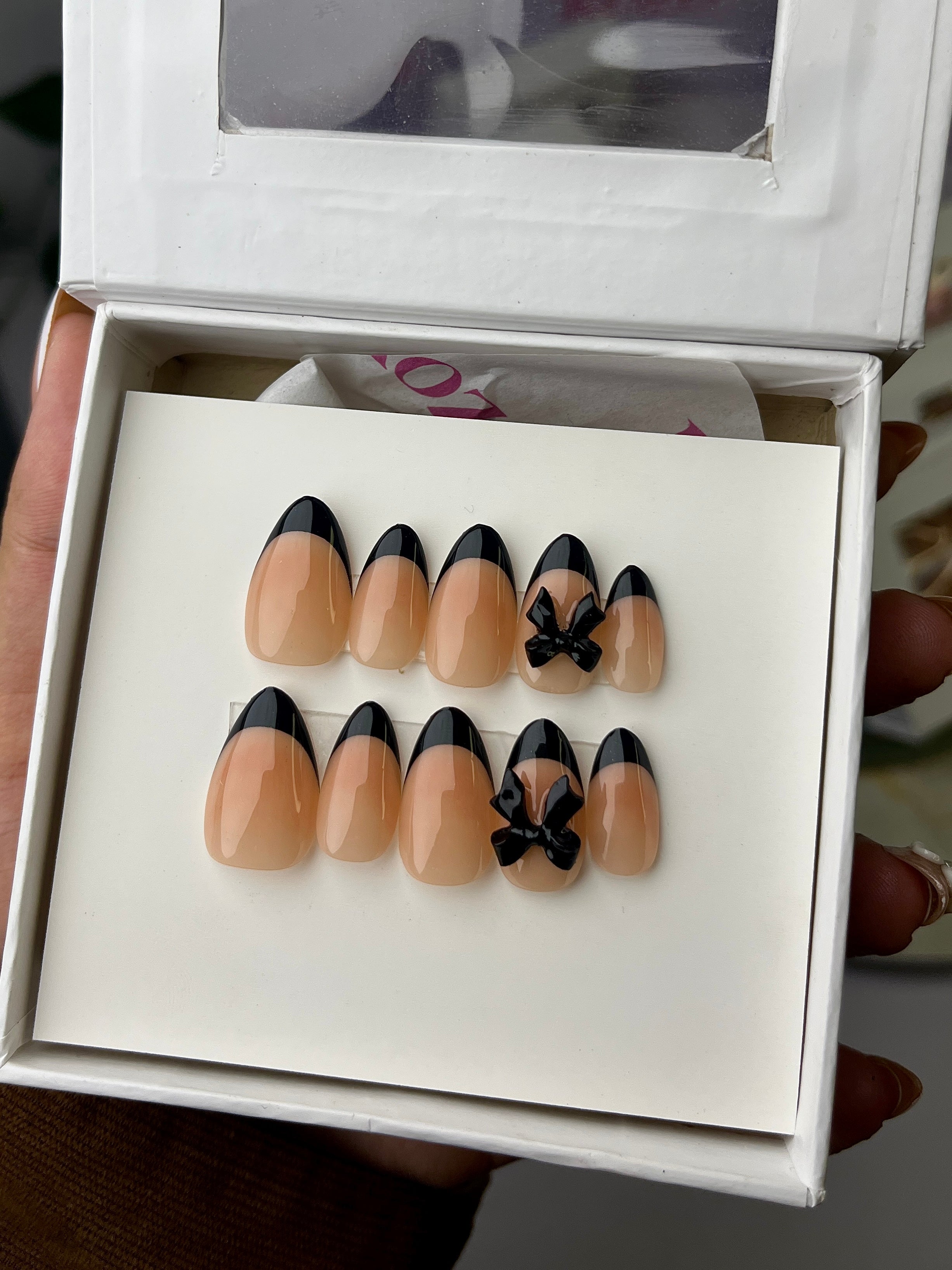 Black bow almond tips