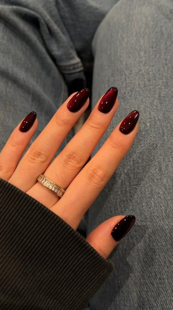 Oval shaped Mahron cat eye nails