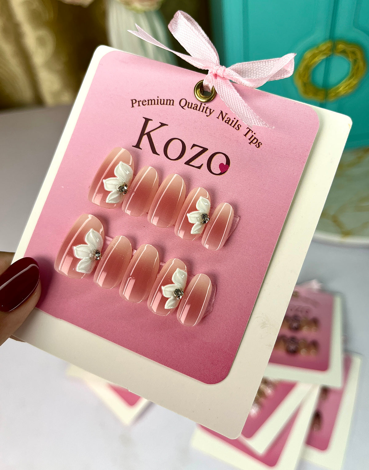 Oval shaped blush 3D flowers nails