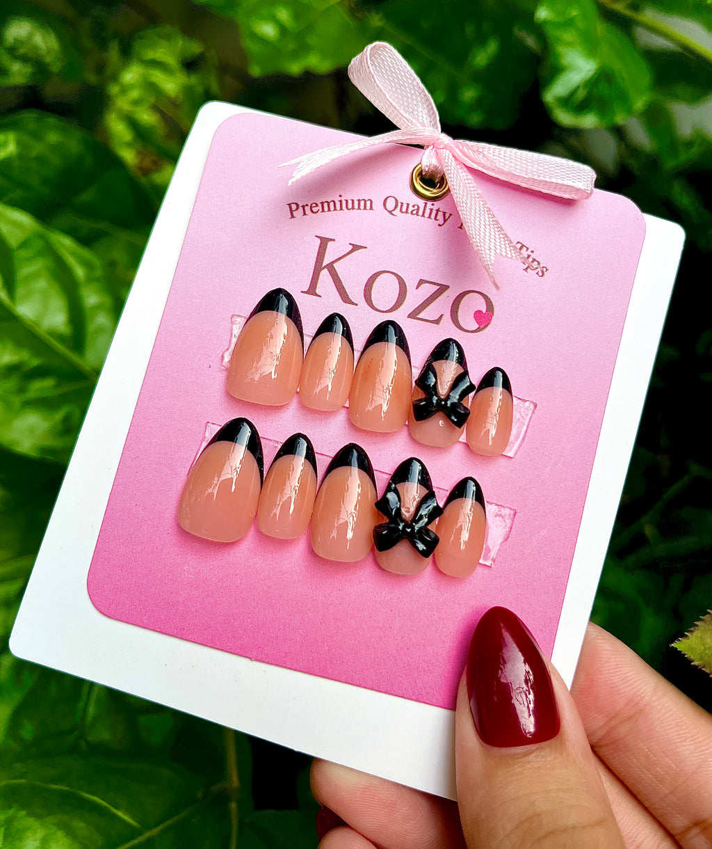Black almond tips with bow