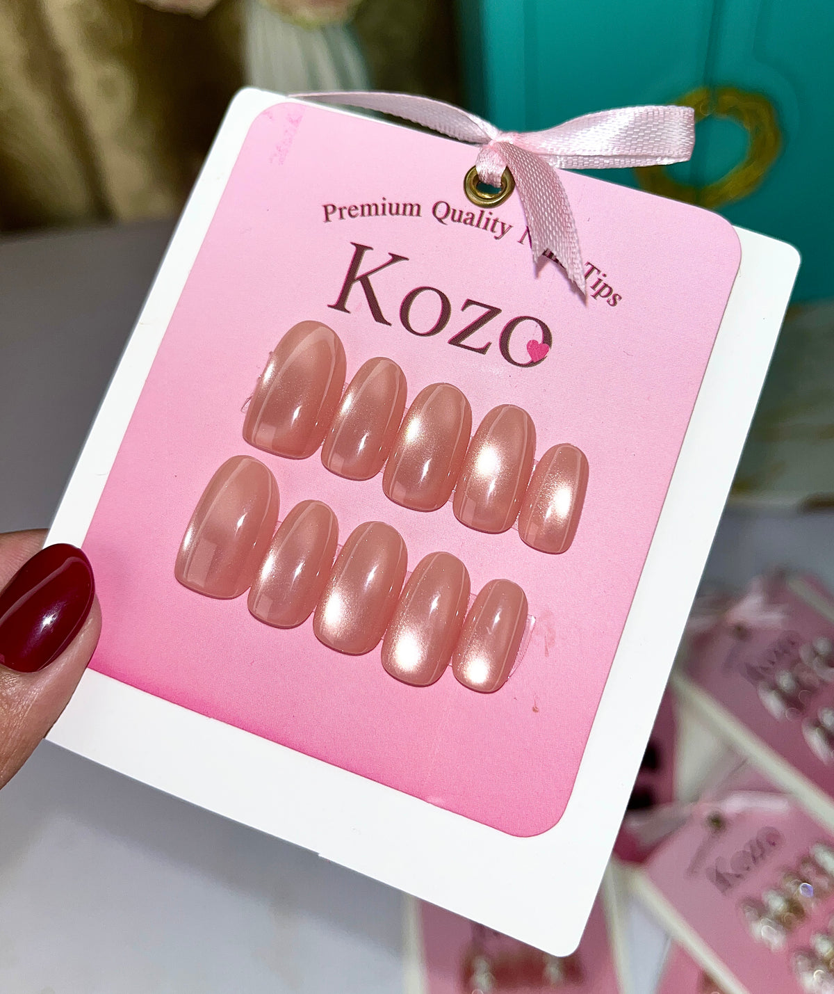 Oval shaped peach cat eye nails