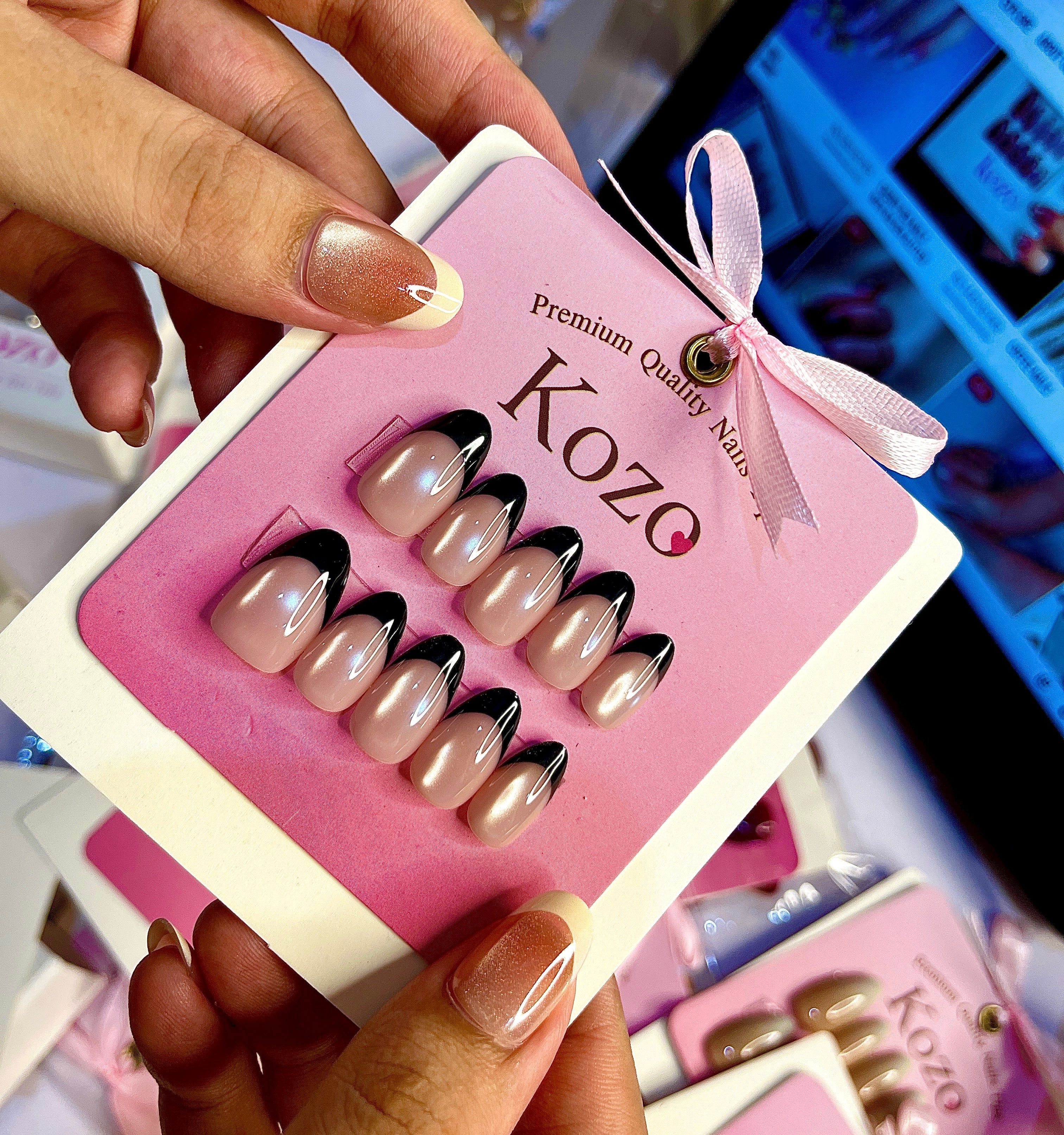 Cat eye almond black tips